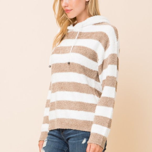 *ONLY 1 LEFT* Super Ultra Soft Hooded Pullover - Picture 6 of 7